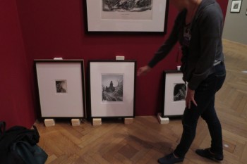Estampes encadrées pour l'accrochage de l'exposition